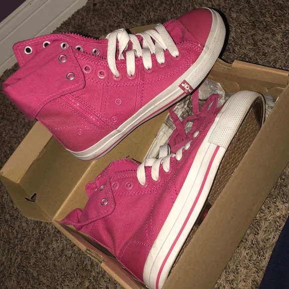 pink levis shoes